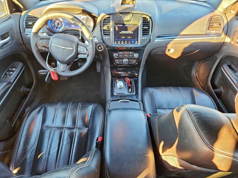 Фото 8 - CHRYSLER 300