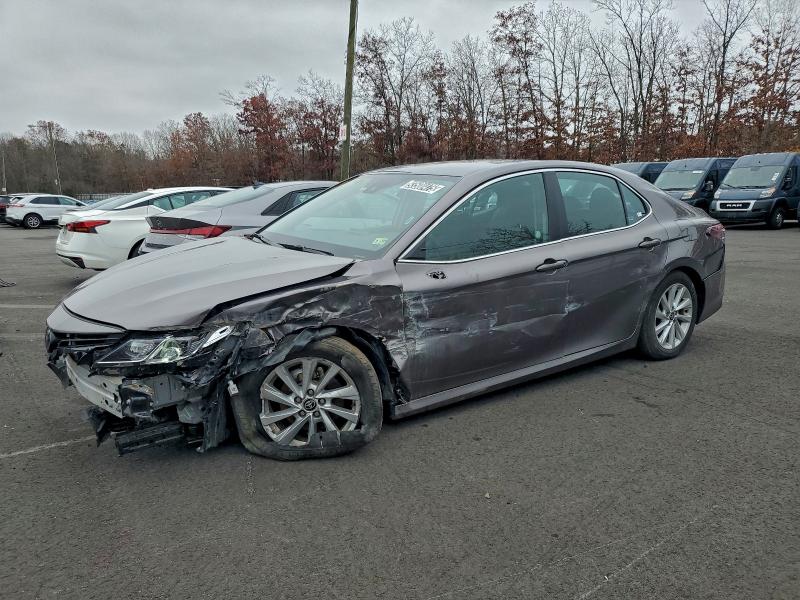 Фото 1 - TOYOTA CAMRY
