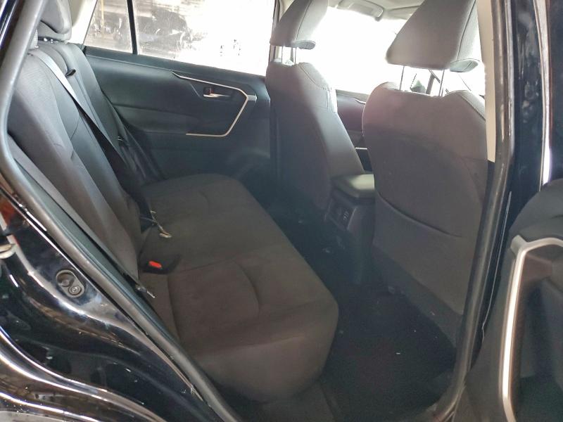 Фото 11 - TOYOTA RAV4