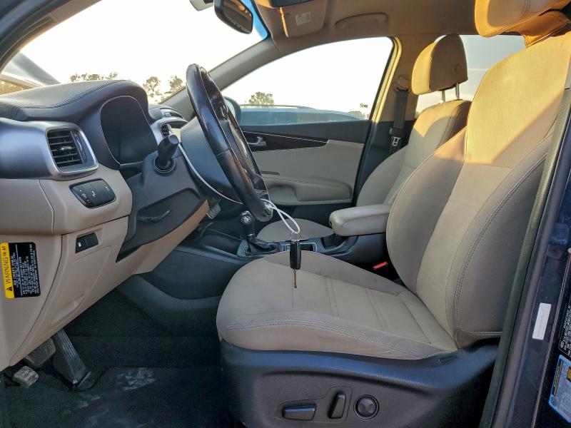 Фото 7 - KIA SORENTO