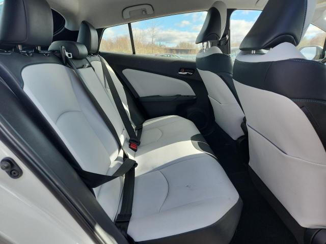 Фото 10 - TOYOTA PRIUS