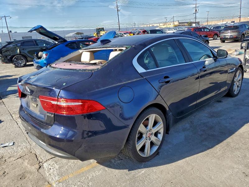 Фото 3 - JAGUAR XE