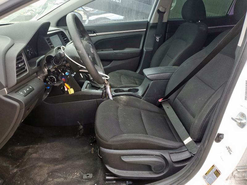 Фото 7 - HYUNDAI ELANTRA