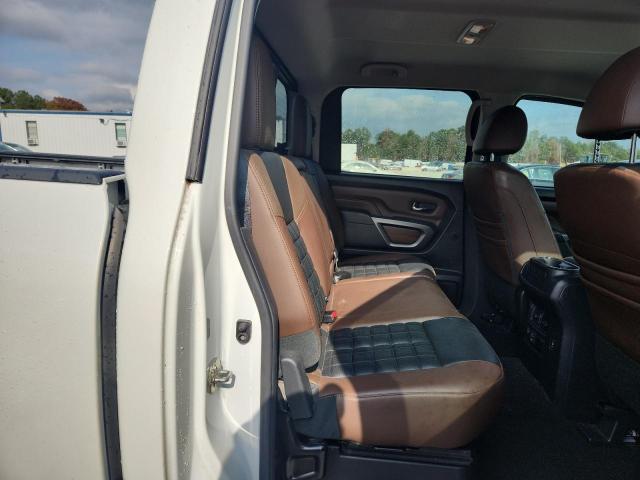 Фото 10 - NISSAN TITAN