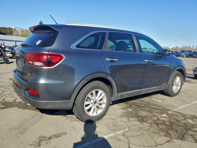 Фото 3 - KIA SORENTO