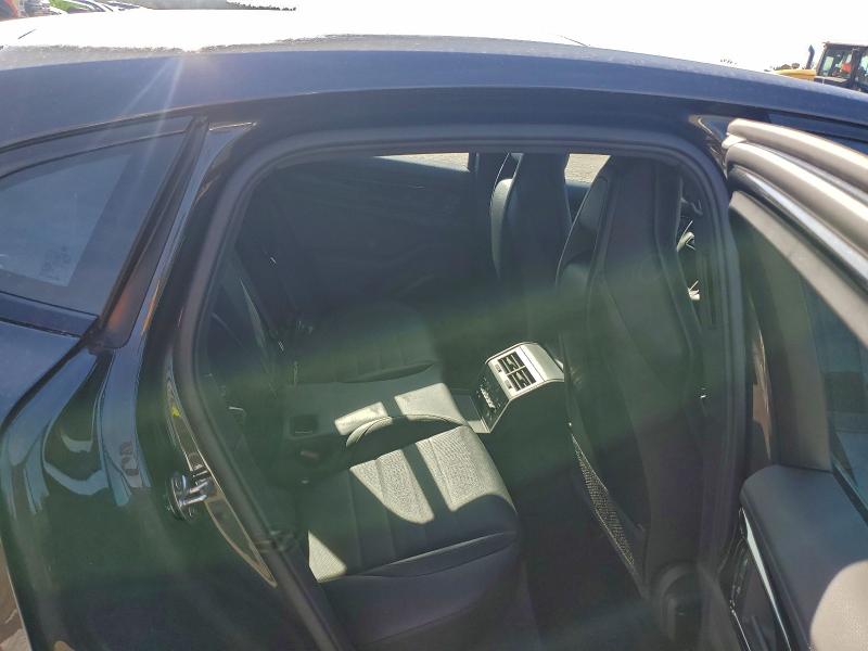 Фото 10 - PORSCHE PANAMERA