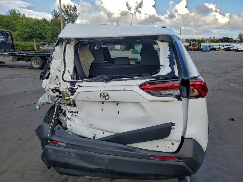 Фото 6 - TOYOTA RAV4