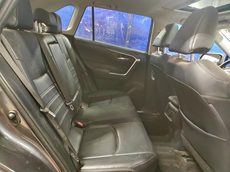 Фото 11 - TOYOTA RAV4