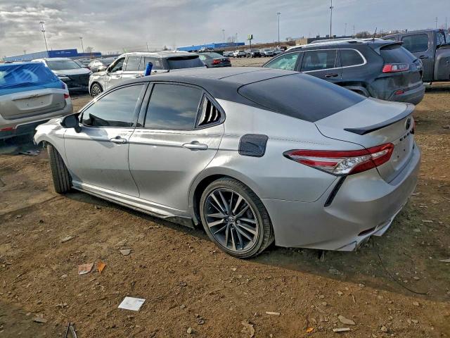 Фото 2 - TOYOTA CAMRY