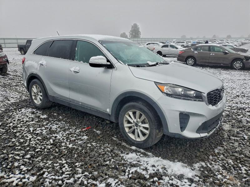Фото 4 - KIA SORENTO