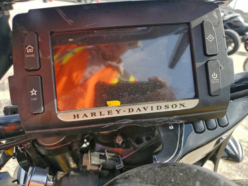 HARLEY-DAVIDSON FL 2015