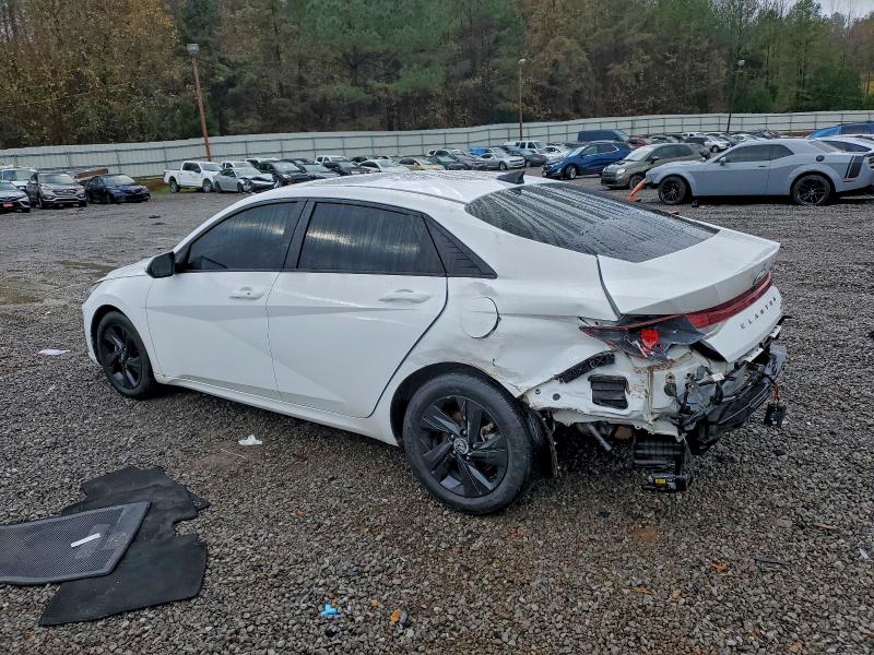 Фото 2 - HYUNDAI ELANTRA