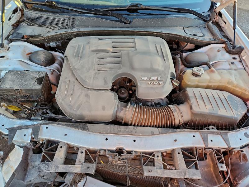 Фото 11 - CHRYSLER 300