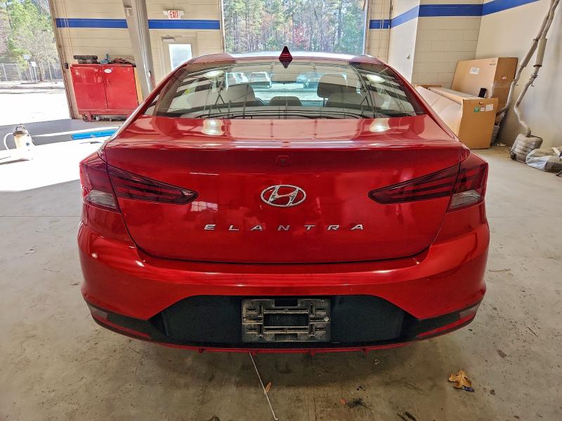 Фото 6 - HYUNDAI ELANTRA