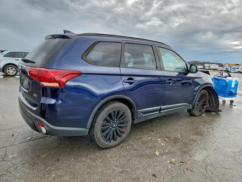 Фото 3 - MITSUBISHI OUTLANDER