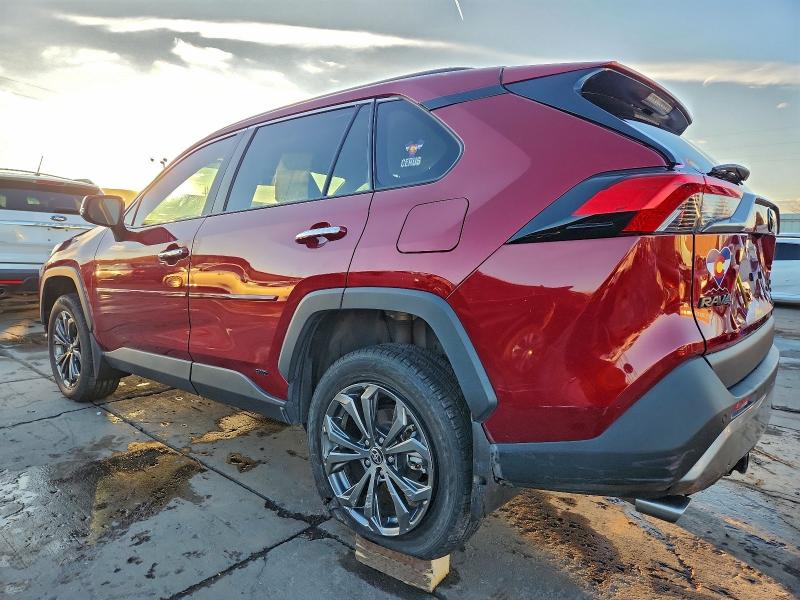 Фото 2 - TOYOTA RAV4