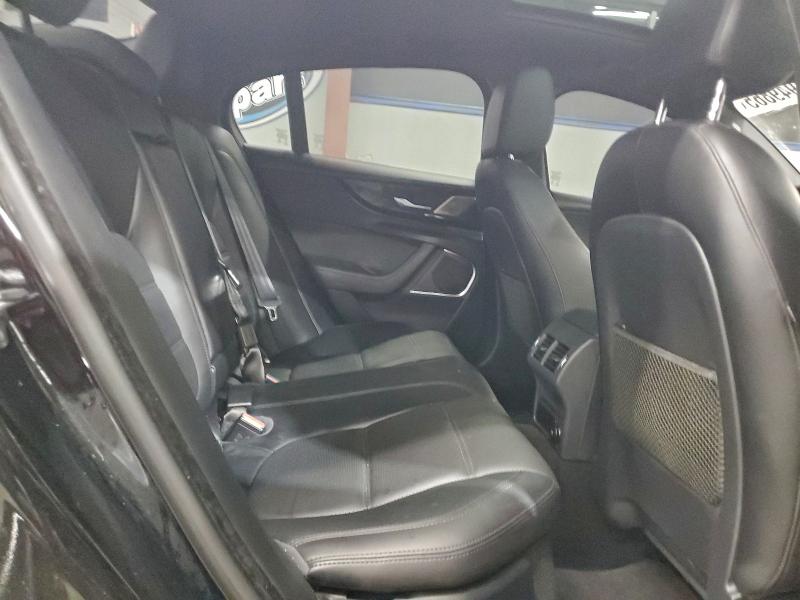 Фото 10 - JAGUAR XE