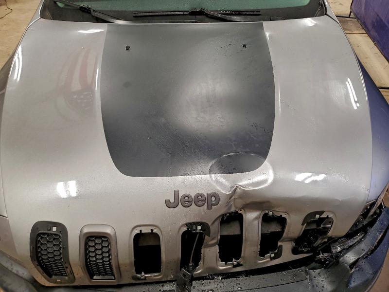 Фото 12 - JEEP CHEROKEE