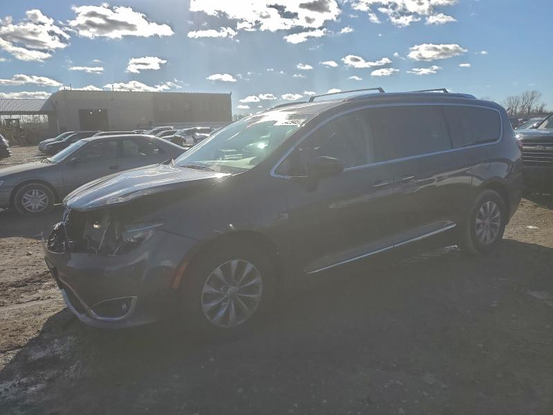 Фото 1 - CHRYSLER PACIFICA