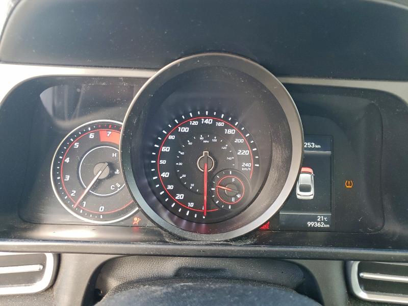 Фото 9 - HYUNDAI ELANTRA