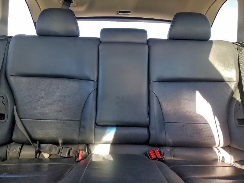 Фото 10 - SUBARU OUTBACK