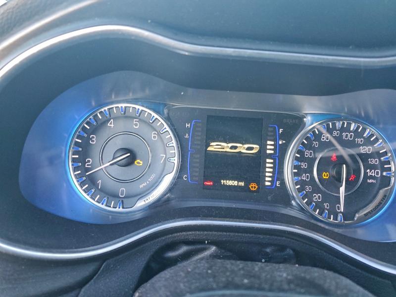 Фото 9 - CHRYSLER 200