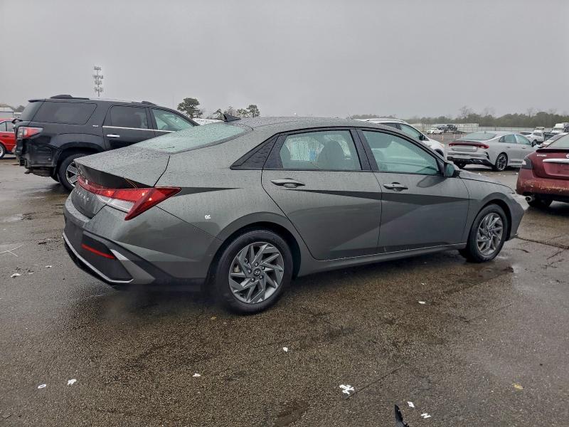 Фото 3 - HYUNDAI ELANTRA
