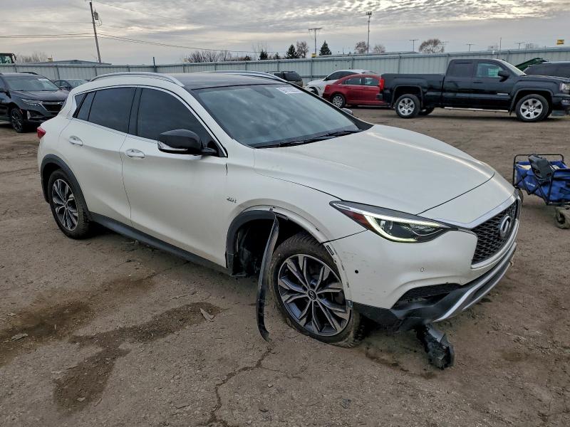 Фото 4 - INFINITI QX30