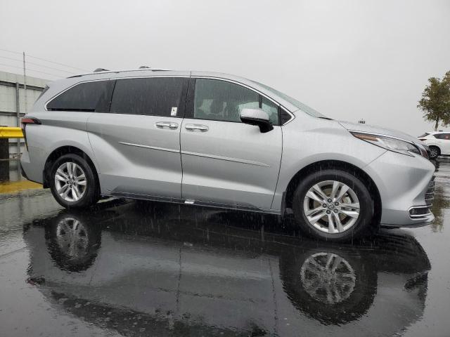 Фото 4 - TOYOTA SIENNA