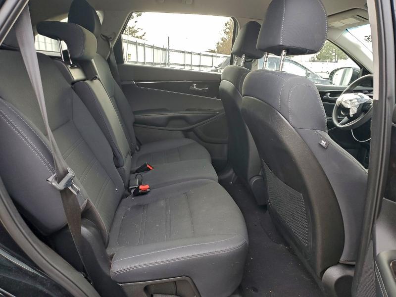 Фото 11 - KIA SORENTO