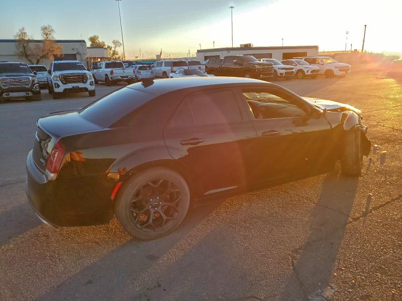 Фото 3 - CHRYSLER 300