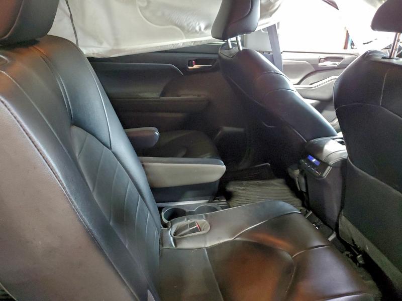 Фото 11 - TOYOTA HIGHLANDER