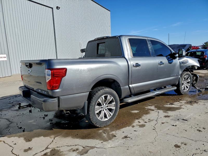 Фото 3 - NISSAN TITAN