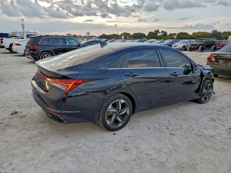 Фото 3 - HYUNDAI ELANTRA