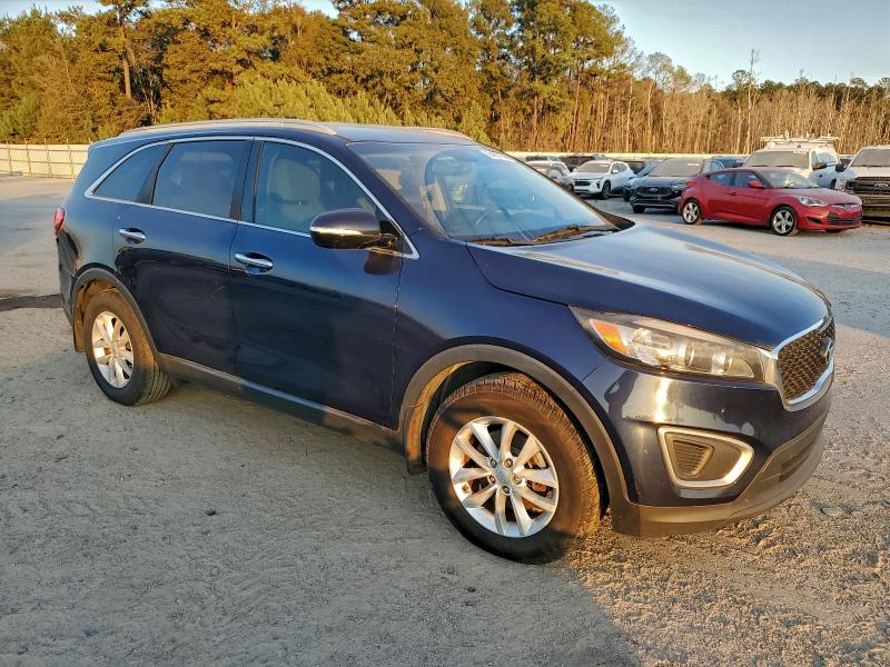 Фото 4 - KIA SORENTO