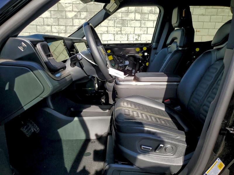 RIVIAN RIT 2025 VIN 7FCTGBAA8SN037695