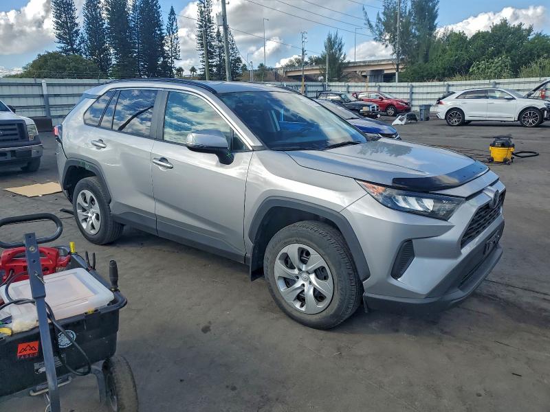 Фото 4 - TOYOTA RAV4