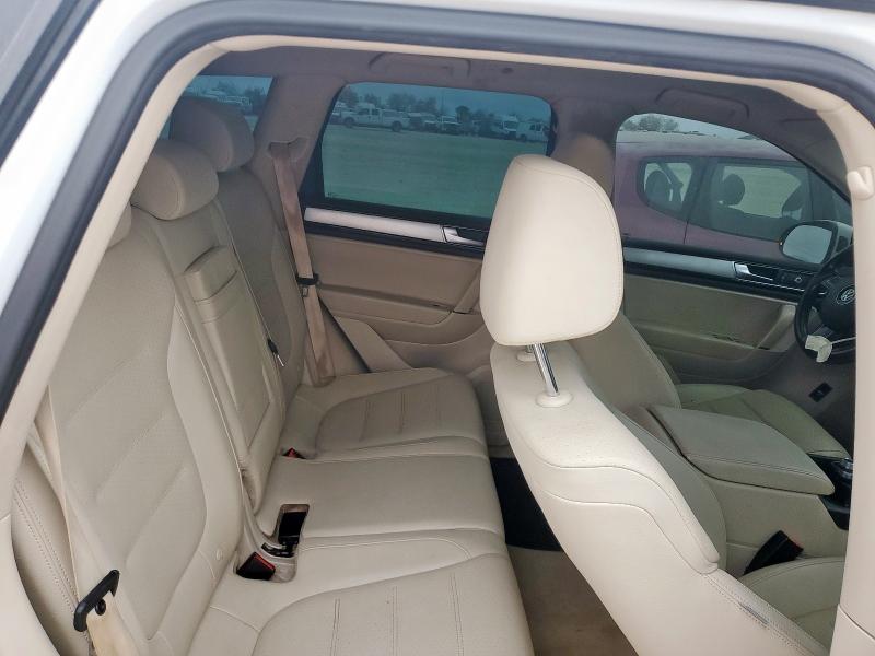 VOLKSWAGEN TOUAREG 2016 VIN WVGEF9BP9GD000516