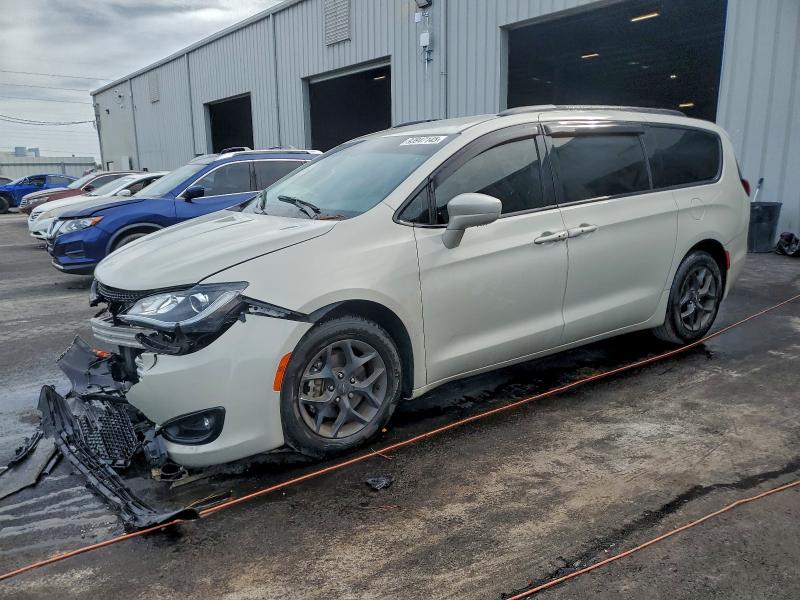 Фото 1 - CHRYSLER PACIFICA