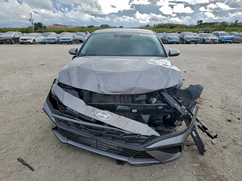 Фото 5 - HYUNDAI ELANTRA