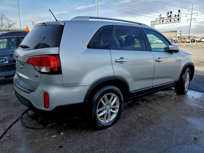 Фото 3 - KIA SORENTO