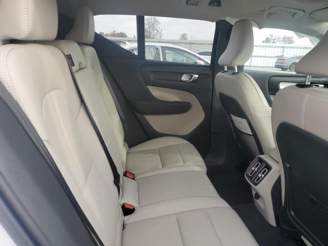 Фото 11 - VOLVO XC40