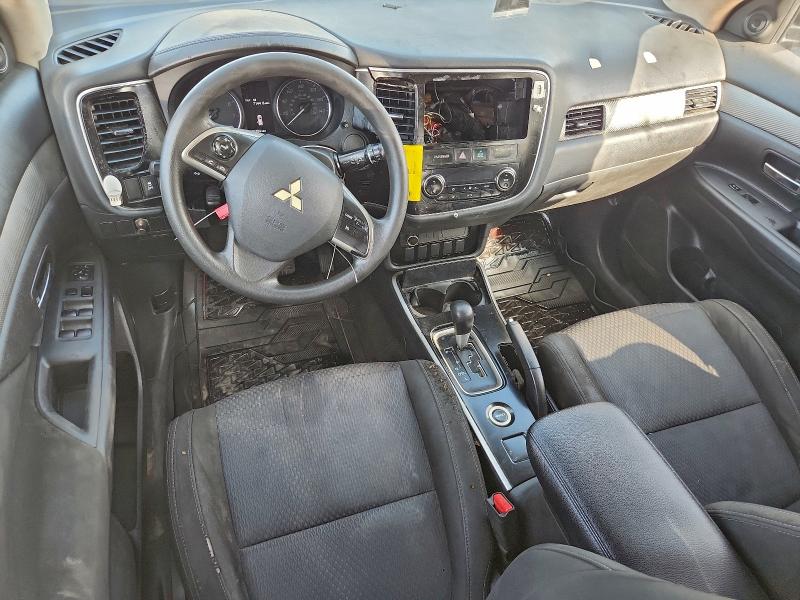 Фото 8 - MITSUBISHI OUTLANDER