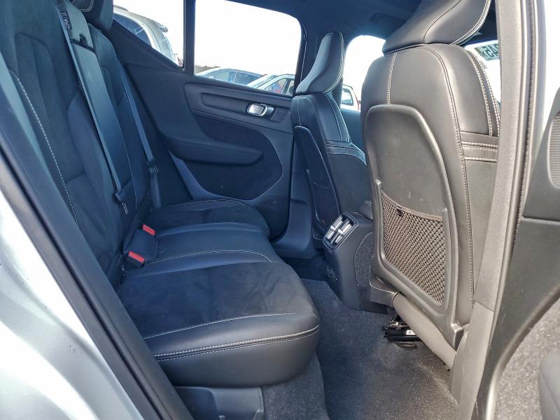 Фото 11 - VOLVO XC40