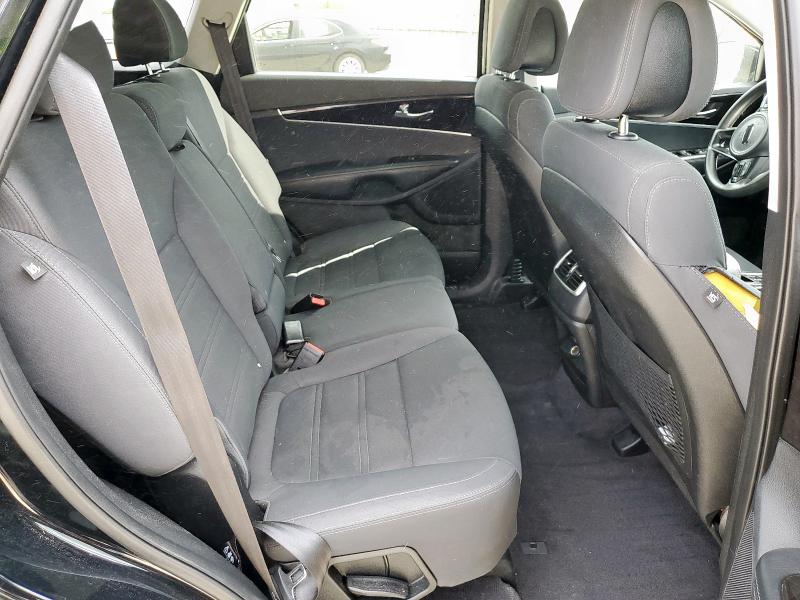 Фото 11 - KIA SORENTO