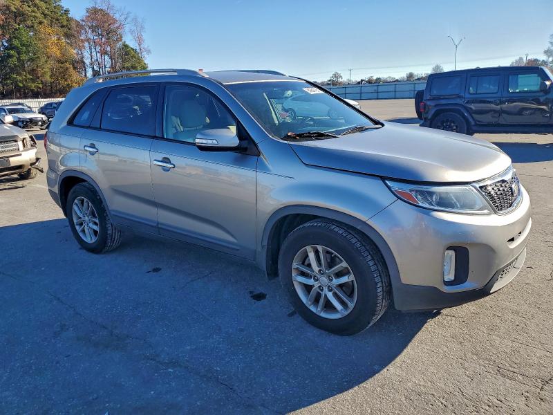 Фото 4 - KIA SORENTO