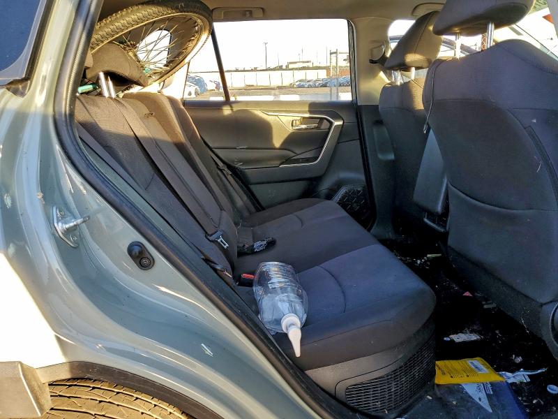 Фото 10 - TOYOTA RAV4