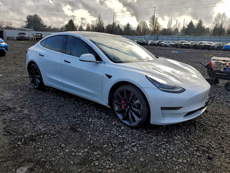 Фото 4 - TESLA MODEL 3