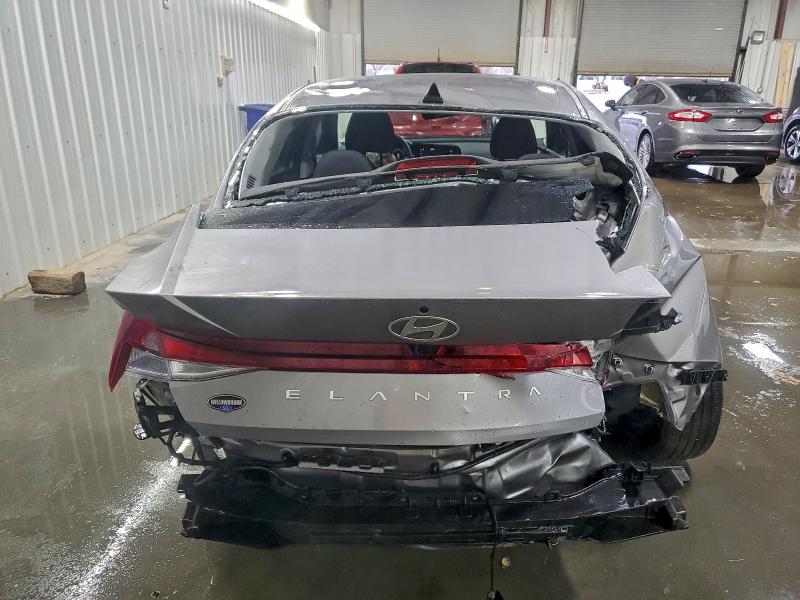 Фото 6 - HYUNDAI ELANTRA