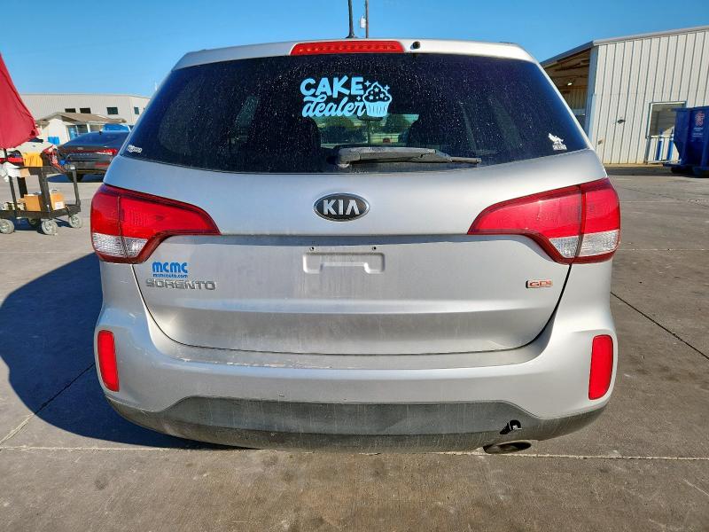 Фото 6 - KIA SORENTO